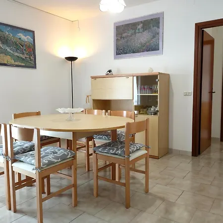 Attico Mansardato Luminoso Apartment